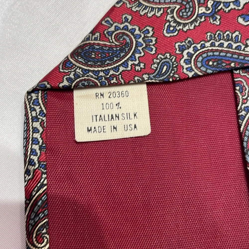 Valentino Pietro 100% Silk Paisley Tie‎ Formal Floral Event Preppy Academia